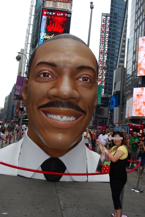 Eddie Murphy as Dave Times Square.jpg