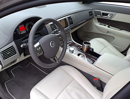 2009 Jaguar XF supercharged – Kitty has claws! 2 jagxfint