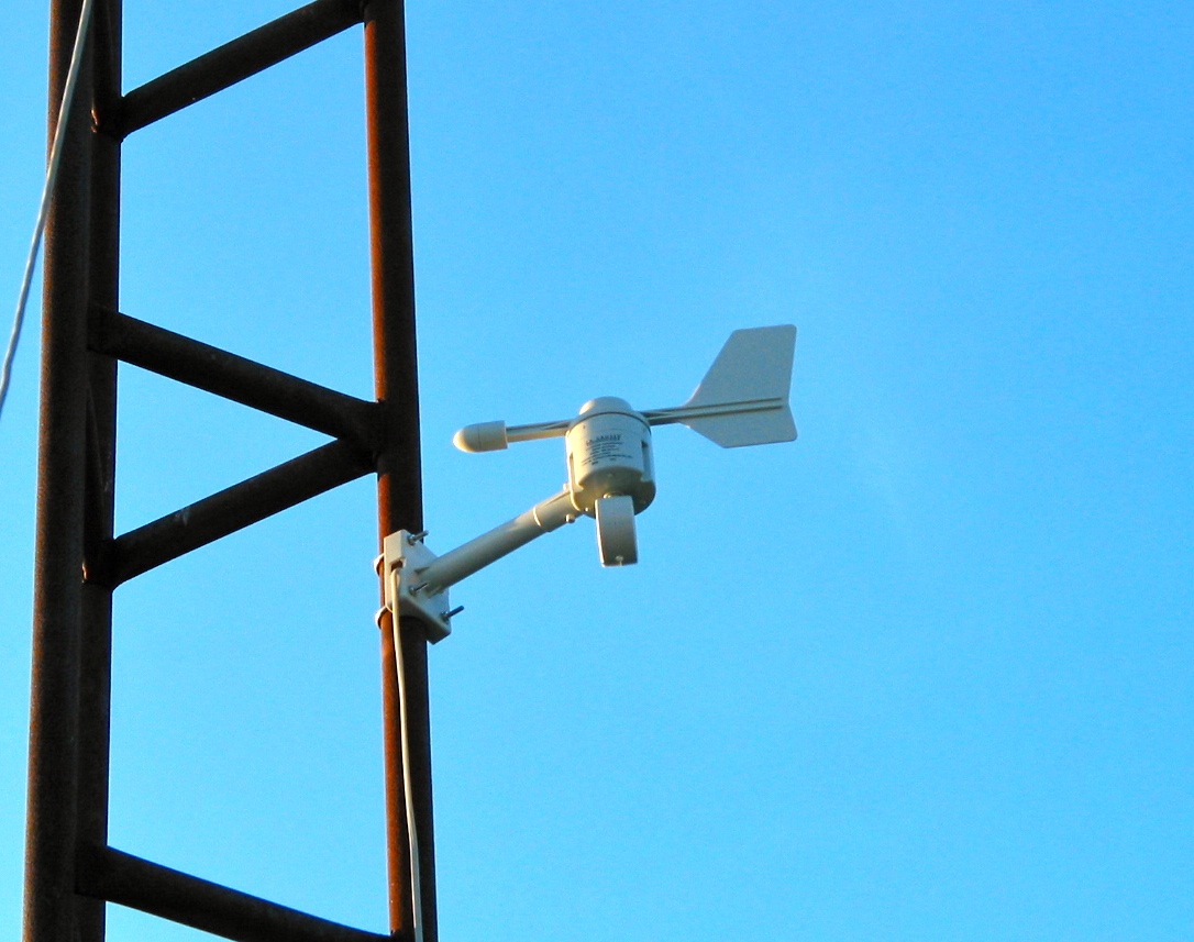 La Crosse Technology Professional Weather Center Review 2 weatherstation4.jpg