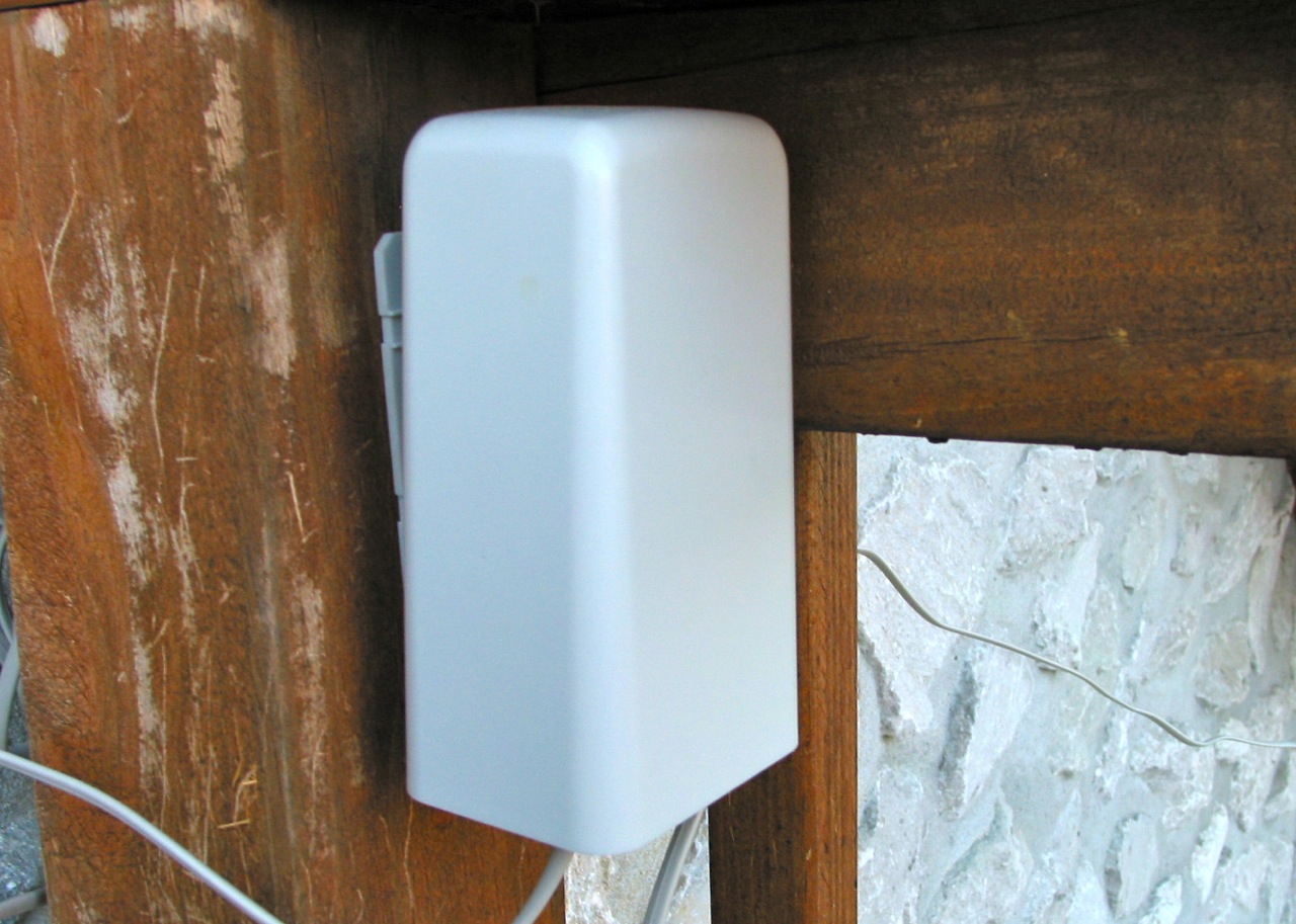 La Crosse Technology Professional Weather Center Review 4 weatherstation4.jpg