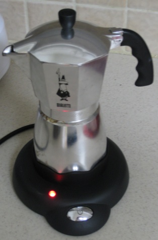 Bialetti_Electric_Cafe_Base_DoneBrewing_RedLight