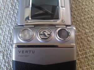 Vertu Ayxta Camera, Flash, and Back Release