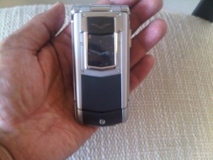 Vertu Ayxta in Hand