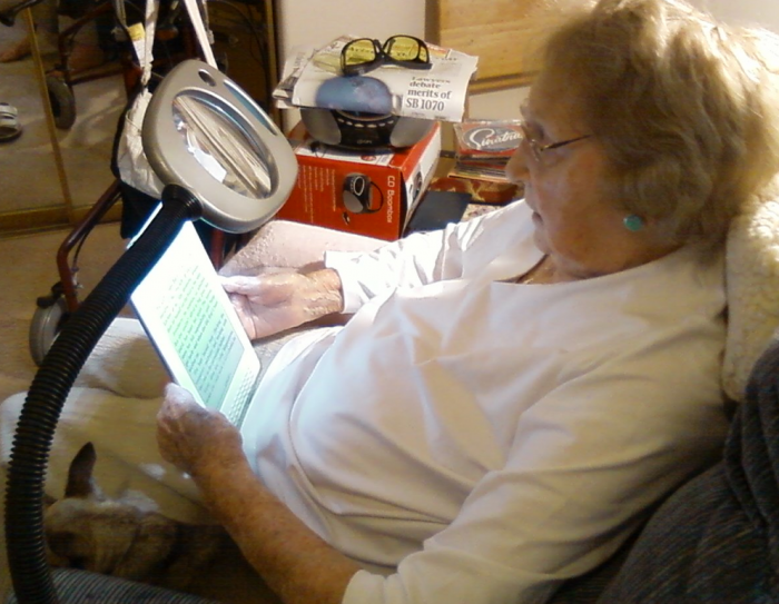 Safari Amazon Kindle DX Makes Difference In Centenarian's Life