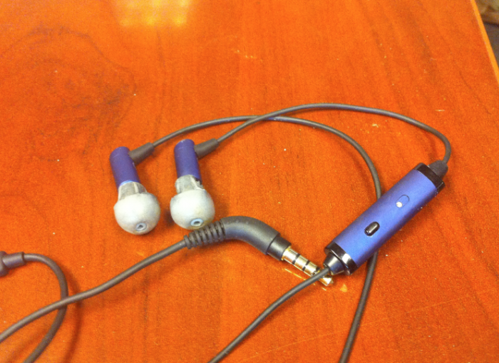 Gear vs Gear- Zagg Z-Buds, Apple’s In-Ear headphones, and Etymotic HF2 headphones