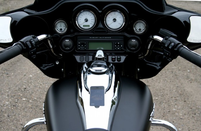 Gear Diary DashLink iPhone/iPod Dock Makes Your Harley More Geeky But Less Bad Ass photo Gear Diary DashLink iPhone/iPod Dock Makes Your Harley More Geeky But Less Bad Ass photo