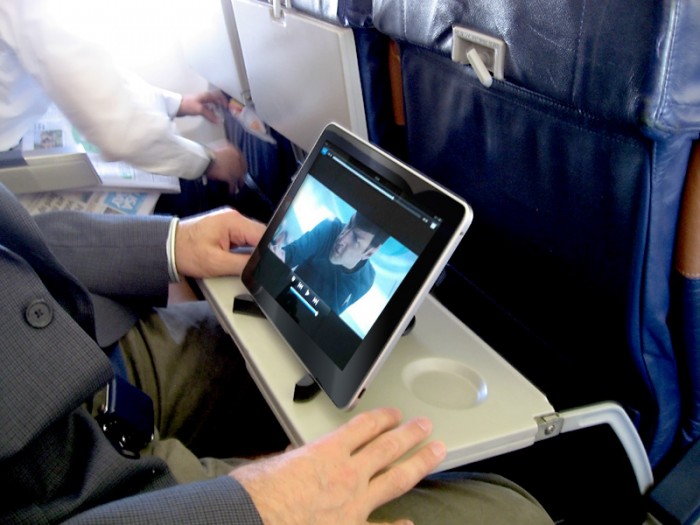 Akron Portable Fold-Up Stand for Apple iPad Review 5 Akron Portable Fold-Up Stand for Apple iPad Review