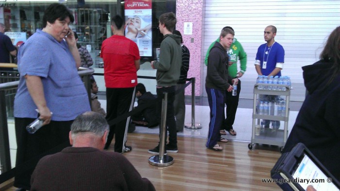 Lining Up for the iPhone 4S, Australian Style!