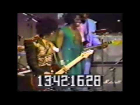 Cool Video of James Brown, Michael Jackson and Prince on Stage in 1983!