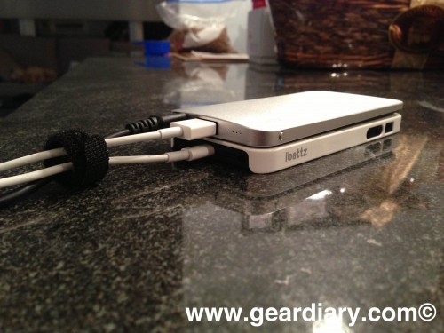 The powerbank and iPhone with all cables connected.